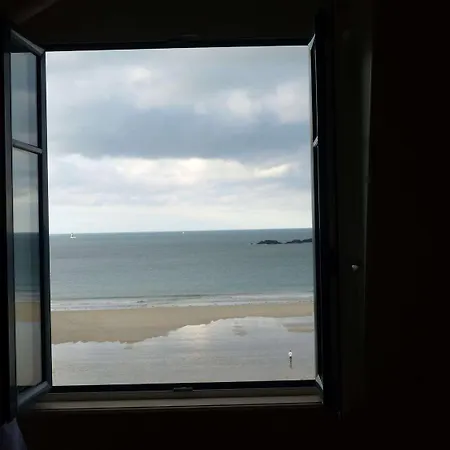 Western Alexandra Saint-Malo